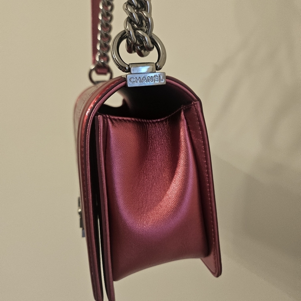 Chanel Boy Bag MEDIUM – Hot Pink Patent Leather/Fuchsia 🌸✨ - Picture 8 of 16